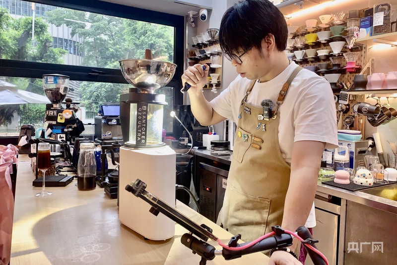 啡加工工陈施磊:从此风味有了“解码本”不朽情缘平台登录入口新职业面对面丨咖(图2) 啡加工工陈施磊:从此风味有了“解码本”不朽情缘平台登录入口新职业面对面丨咖(图2)