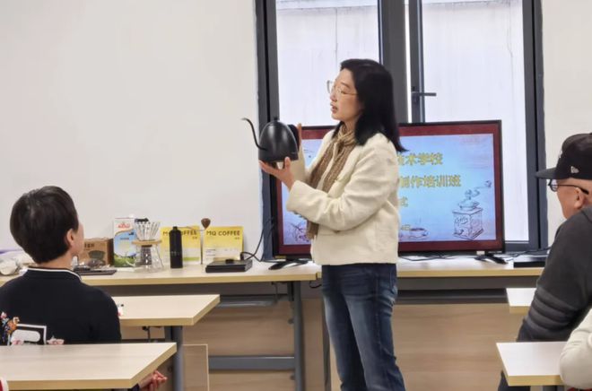 员在这里“玩转”手冲咖啡不朽情缘平台推荐
