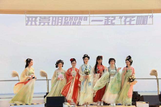 白天看花神出画夜晚见铁花星雨不朽情缘崇明堡镇江堤有约：(图2)