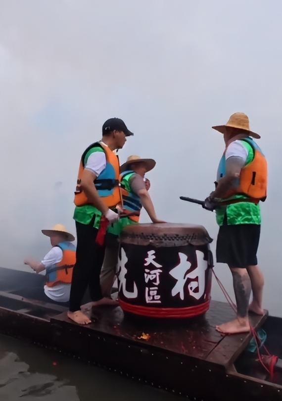 条龙舟翻2条邻村嘲笑记族谱原因在闺女上不朽情缘平台登录网页端午剩1天猎德3(图11)